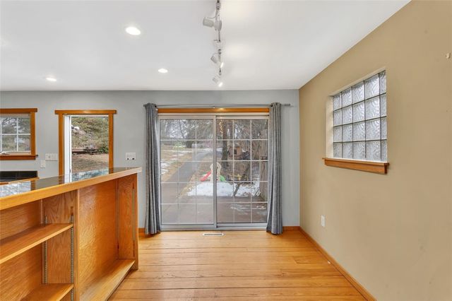 8020 Lloyd Ave, Swissvale, PA 15218