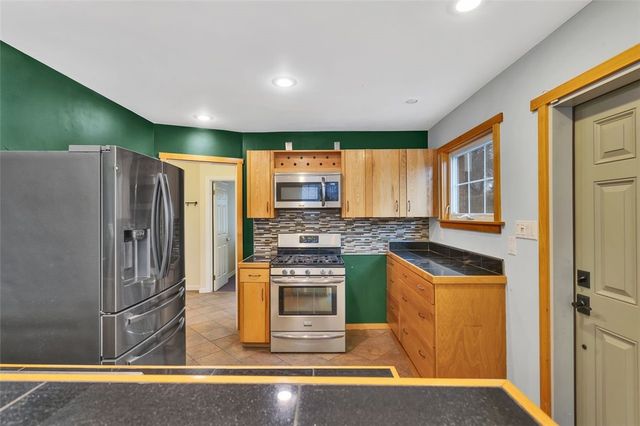 8020 Lloyd Ave, Swissvale, PA 15218