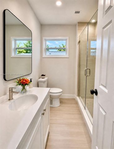 5832 Wiley St, Hollywood, FL 33023