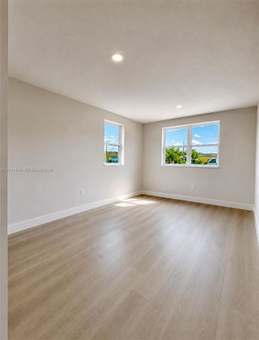 5832 Wiley St, Hollywood, FL 33023