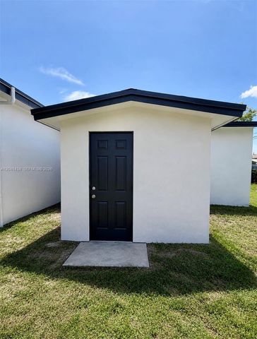 5832 Wiley St, Hollywood, FL 33023