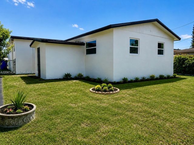 5832 Wiley St, Hollywood, FL 33023