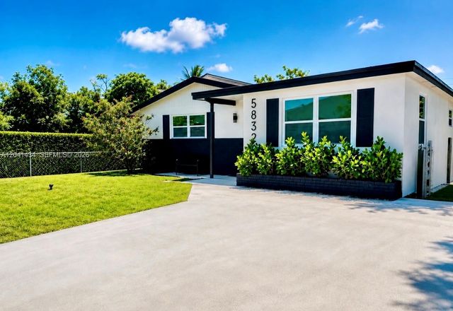 5832 Wiley St, Hollywood, FL 33023