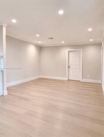 5832 Wiley St, Hollywood, FL 33023