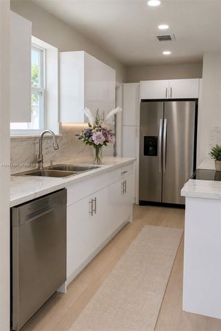5832 Wiley St, Hollywood, FL 33023
