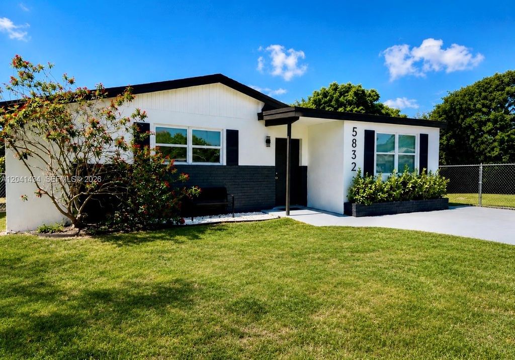 5832 Wiley St, Hollywood, FL 33023