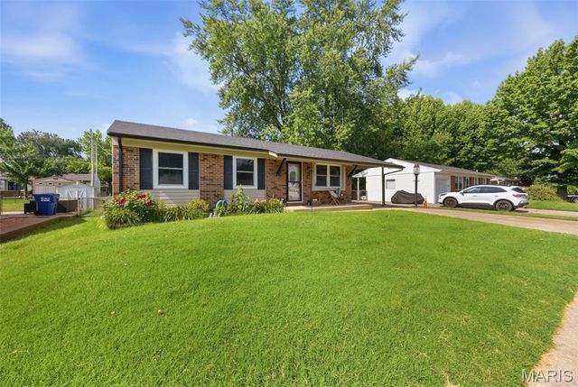 3255 Ipswich Lane, St Charles, MO 63301