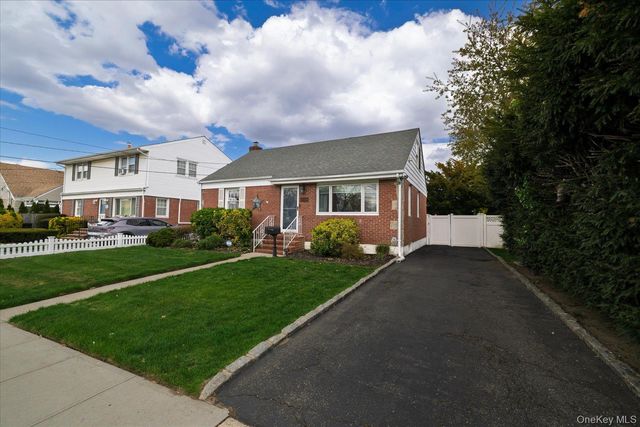 2915 Laurel Avenue, Baldwin, NY 11510