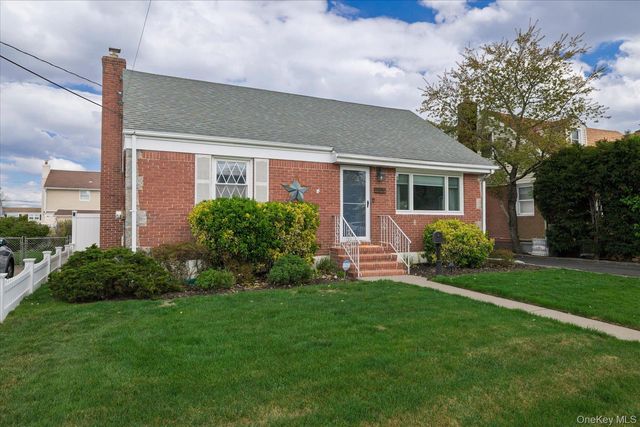 2915 Laurel Avenue, Baldwin, NY 11510