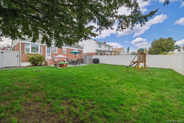 2915 Laurel Avenue, Baldwin, NY 11510