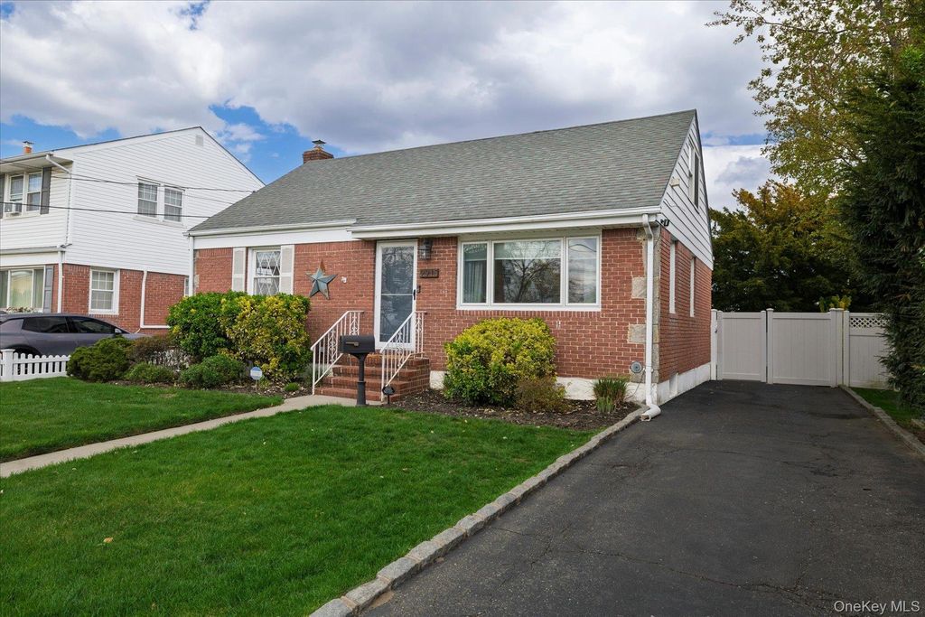 2915 Laurel Avenue, Baldwin, NY 11510