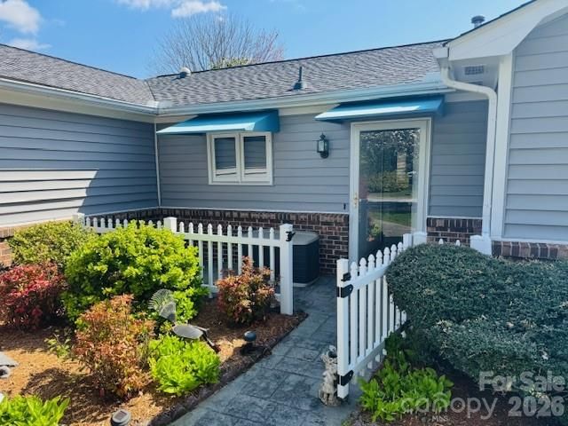 200 Dartcrest Drive, Hendersonville, NC 28792