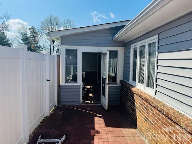 200 Dartcrest Drive, Hendersonville, NC 28792