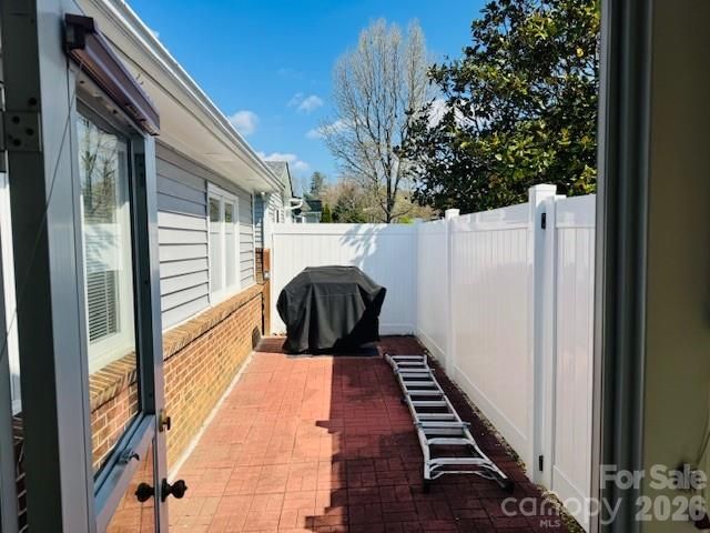 200 Dartcrest Drive, Hendersonville, NC 28792