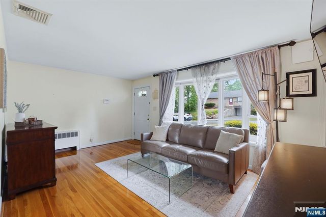 387 Hickory Street, Twp Of Washington, NJ 07676