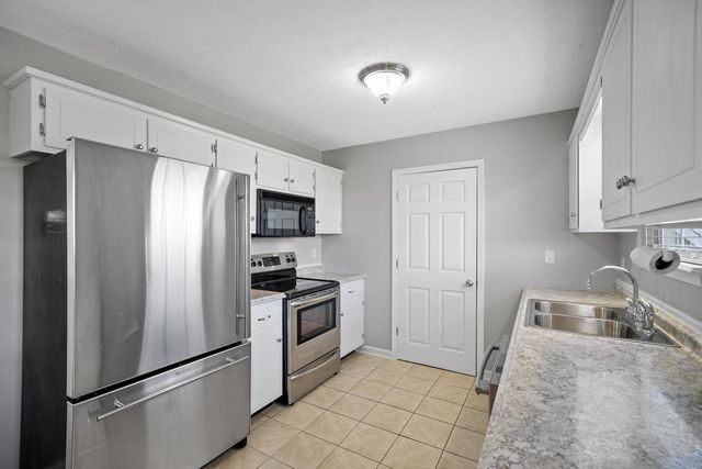 111 Grant Ave, Oak Grove, KY 42262
