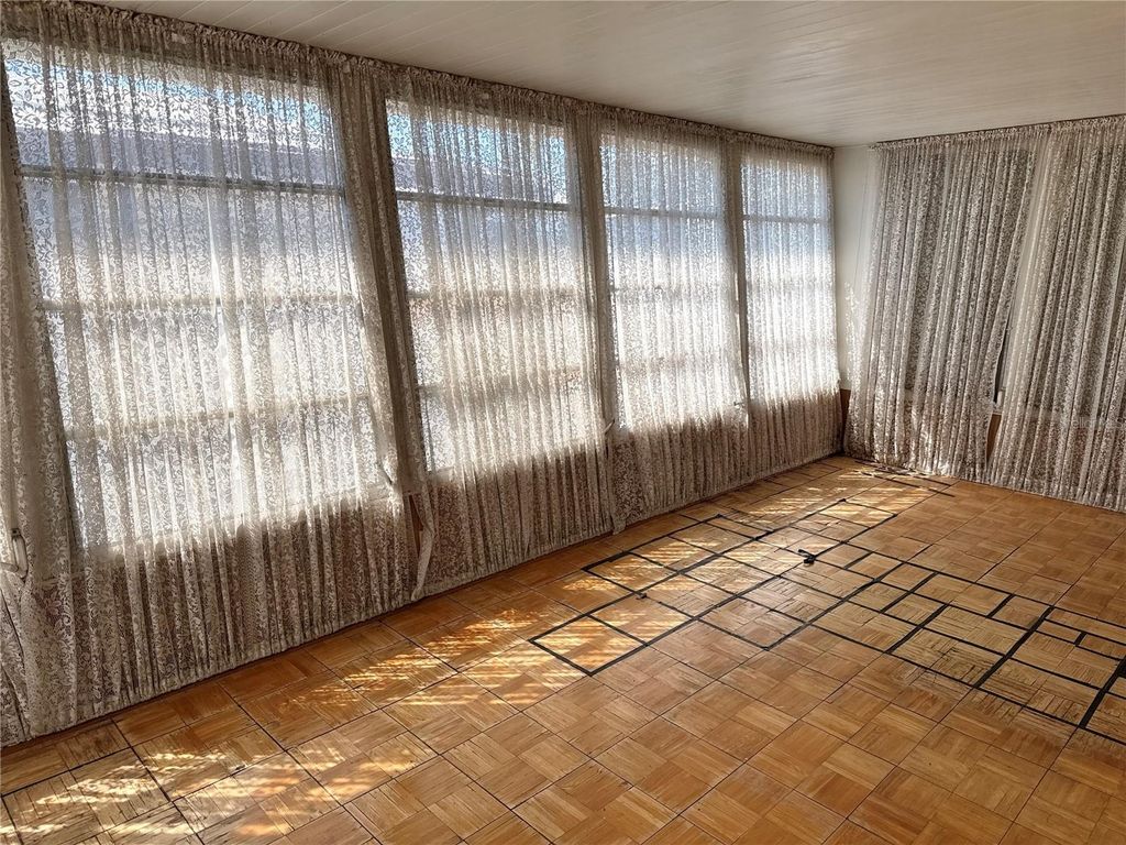 Image 14 of property listing at 7140 MOUNT JUPITER DRIVE NE 606, St Petersburg, FL 33702