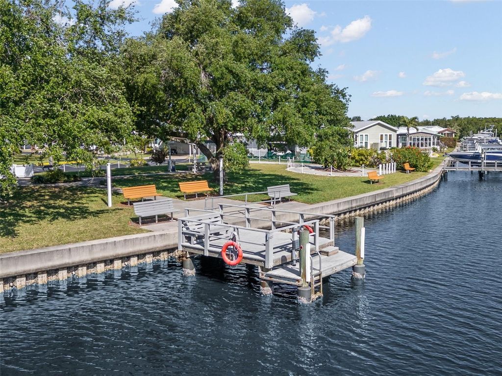 Image 15 of property listing at 7140 MOUNT JUPITER DRIVE NE 606, St Petersburg, FL 33702