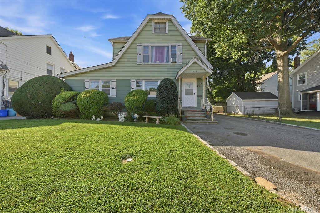 506 Whittier Street, Westbury, NY 11590 — exterior