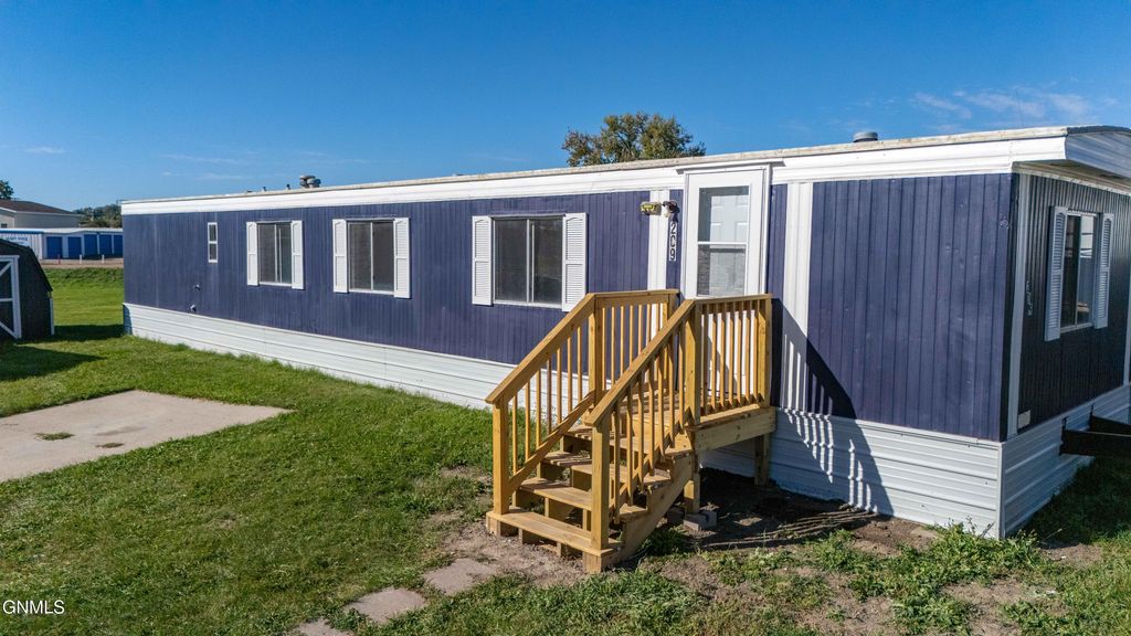 209 West Gateway Trail, Mandan, ND 58554