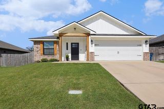 17127 Meadowview Ln, Lindale, TX 75771
