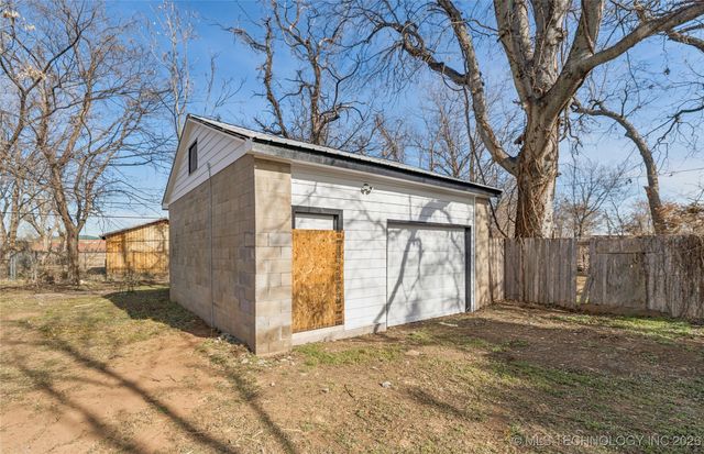 4129 W 8th Street, Tulsa, OK 74127