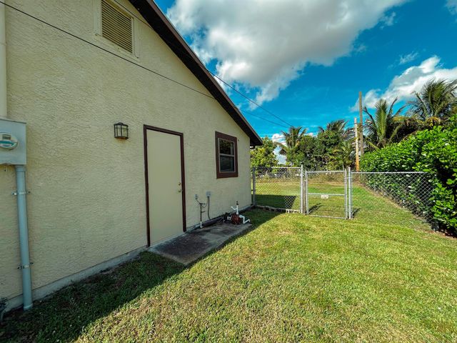 1013 SW Mataro Avenue, Port St Lucie, FL 34953