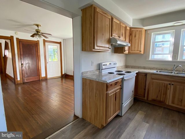 117 S MAIN ST, Pleasant Gap, PA 16823