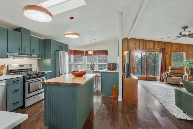 4221 Lakeview Dr, Ione, CA 95640