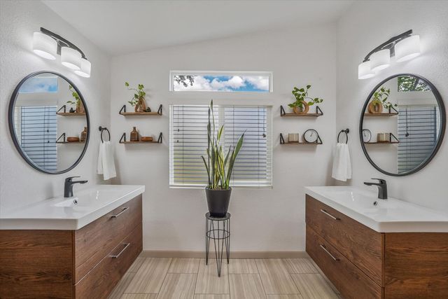 4221 Lakeview Dr, Ione, CA 95640