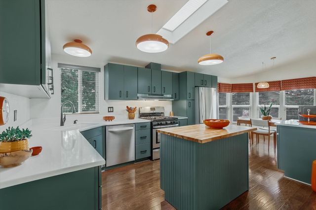 4221 Lakeview Dr, Ione, CA 95640