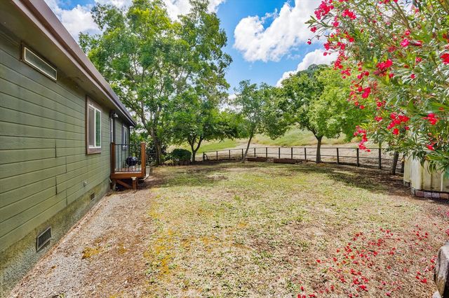 4221 Lakeview Dr, Ione, CA 95640