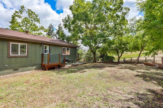 4221 Lakeview Dr, Ione, CA 95640