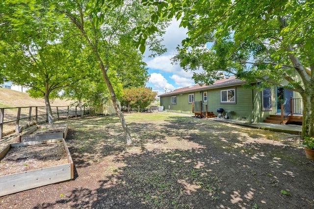 4221 Lakeview Dr, Ione, CA 95640
