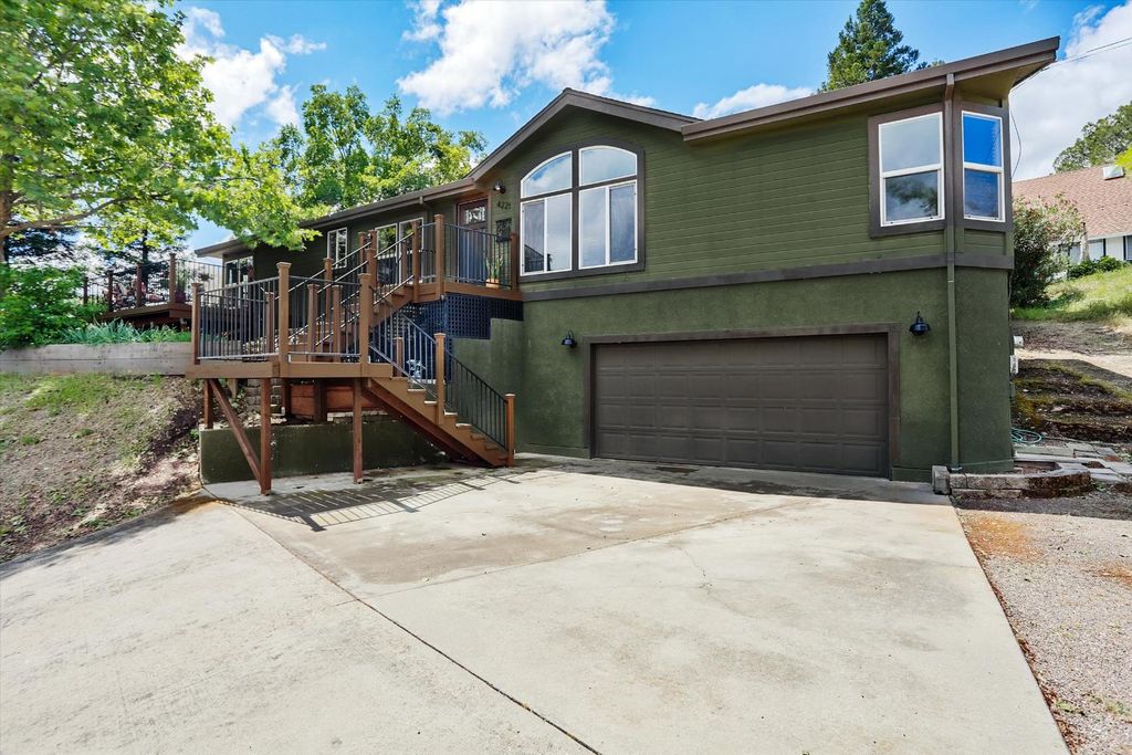 4221 Lakeview Dr, Ione, CA 95640