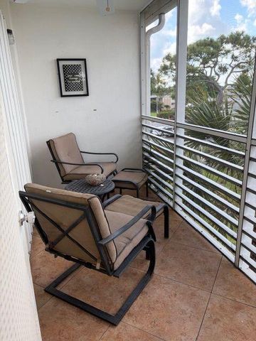 2562 Garden Drive N 305, Lake Worth Beach, FL 33461