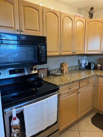 2562 Garden Drive N 305, Lake Worth Beach, FL 33461