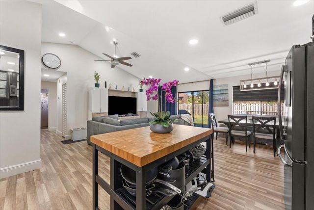 396 Monte Trail, West Palm Beach, FL 33415