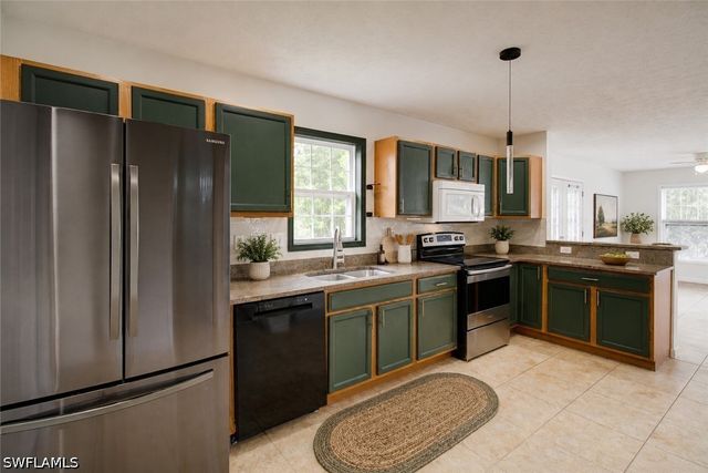 434 Leawood CIR, Naples, FL 34104