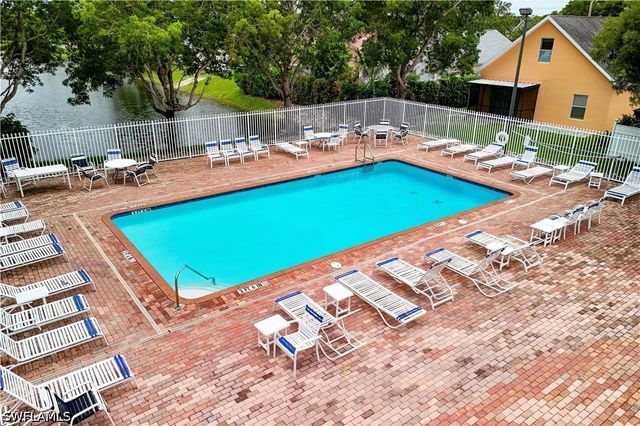 434 Leawood CIR, Naples, FL 34104