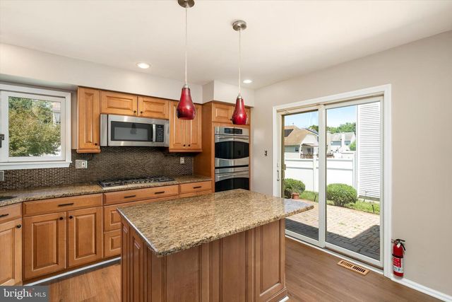 6 MYSTIC WAY, Burlington, NJ 08016