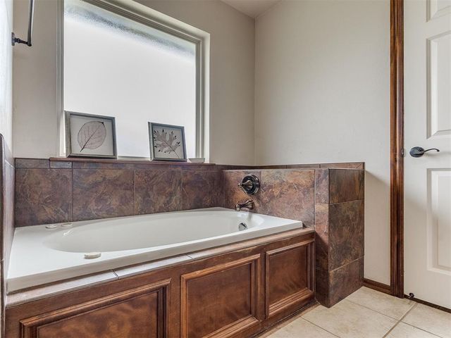 11409 Stonecrest, Guthrie, OK 73044