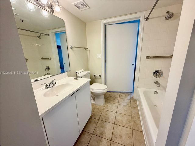 601 SW 37th Avenue 303, Miami, FL 33135