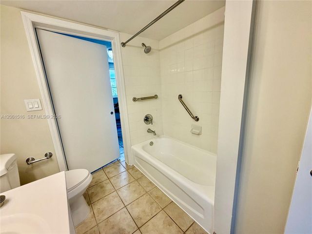 601 SW 37th Avenue 303, Miami, FL 33135