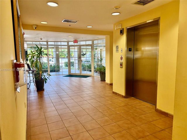 601 SW 37th Avenue 303, Miami, FL 33135