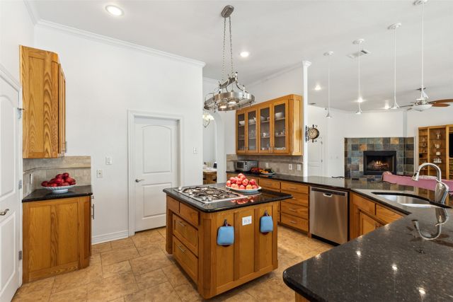 2109 Cooks Lane, Fort Worth, TX 76120
