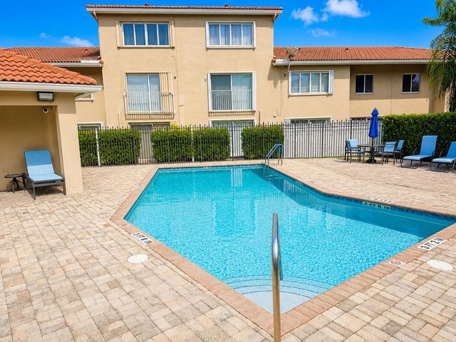 180 Riviera Circle 30-5, Weston, FL 33326