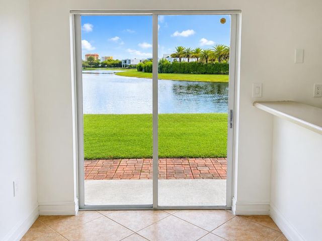 180 Riviera Circle 30-5, Weston, FL 33326