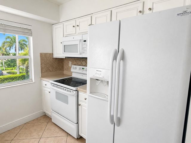 180 Riviera Circle 30-5, Weston, FL 33326
