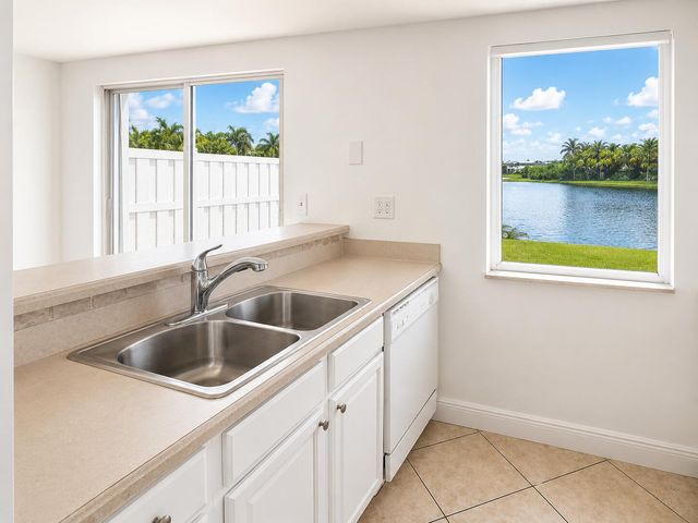 180 Riviera Circle 30-5, Weston, FL 33326